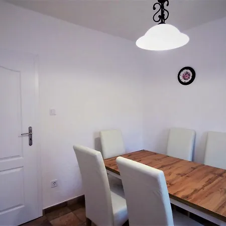 Angelina Vendeghaz 陶尔查