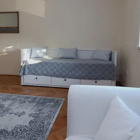 Angelina Vendeghaz 公寓 陶尔查