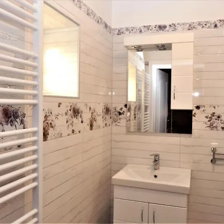 Angelina Vendeghaz * 陶尔查